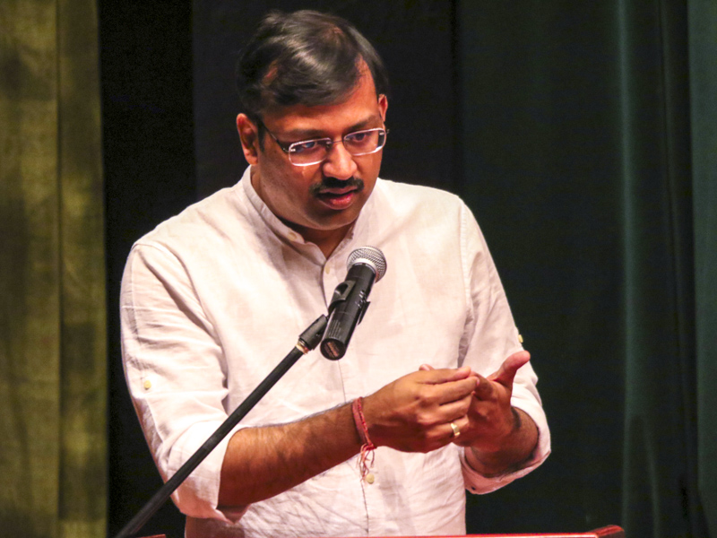 Shri Pankaj Gupta addresses the assembly