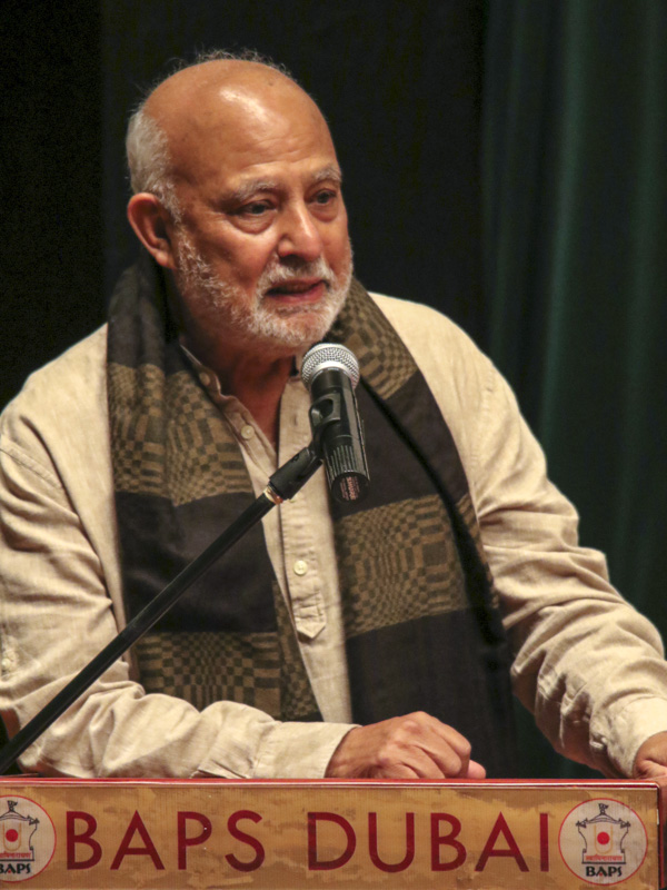 Shri S.M. Rao addresses the assembly