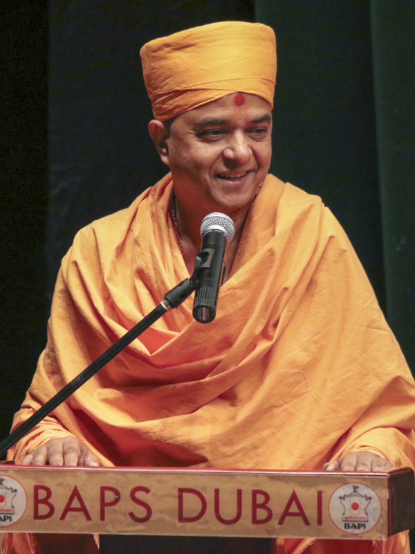 Brahmavihari Swami addresses the assembly