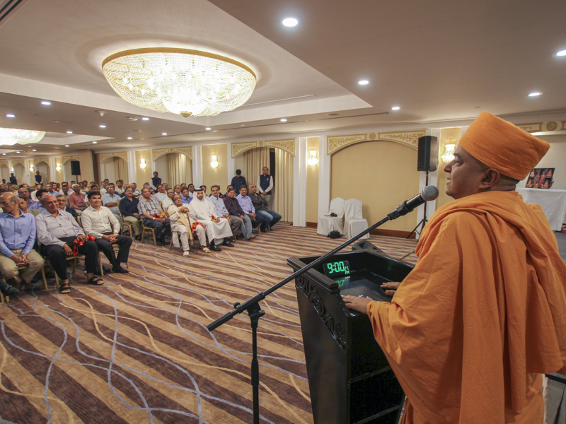 Brahmavihari Swami addresses the assembly