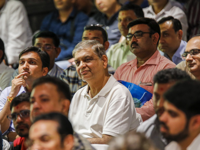 Devotees during the assembly