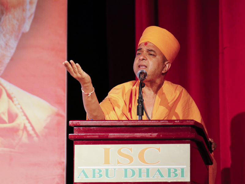 Brahmavihari Swami addresses the assembly