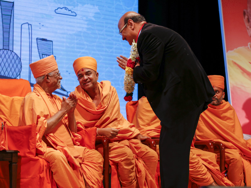 Pujya Doctor Swami blesses a guest
