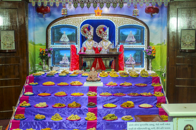 Annakut offered to Thakorji