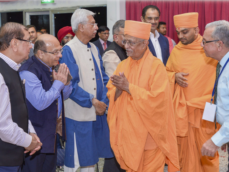 Pujya Doctor Swami greets all with 'Jai Swaminarayan'