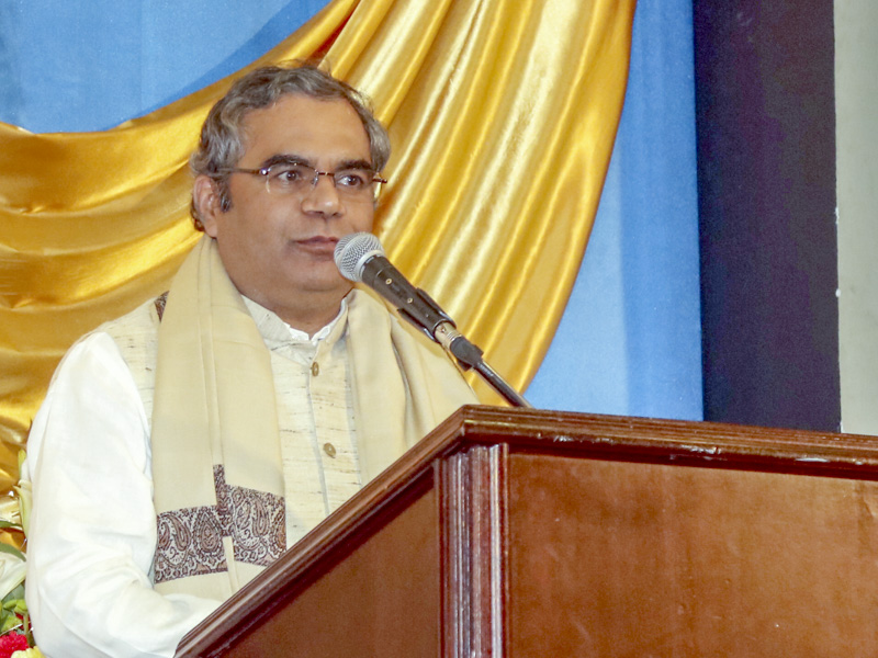 Shri Indramani Pandey, Ambassador of India to Oman, addresses the assembly