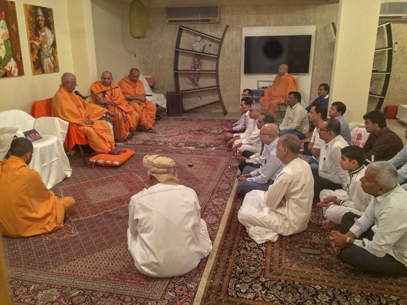 Pujya Doctor Swami blesses the morning assembly