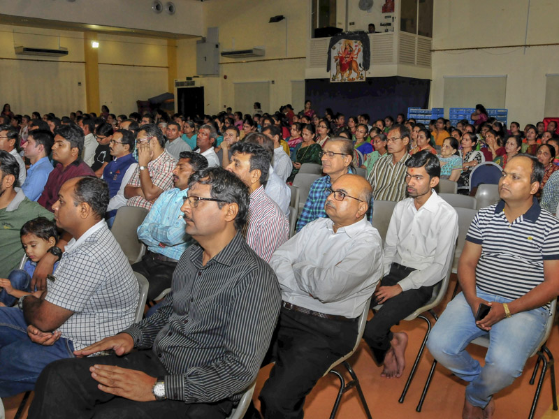 Devotees and well-wishers during the assembly