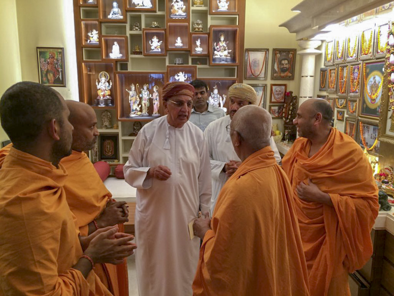 Pujya Doctor Swami and sadhus meet community leaders