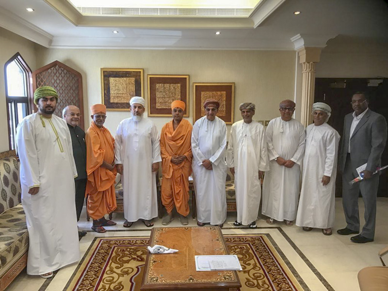 Pujya Doctor Swami and sadhus meet community leaders