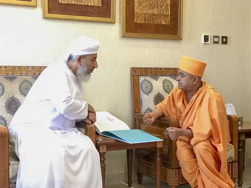 Pujya Doctor Swami and sadhus meet community leaders