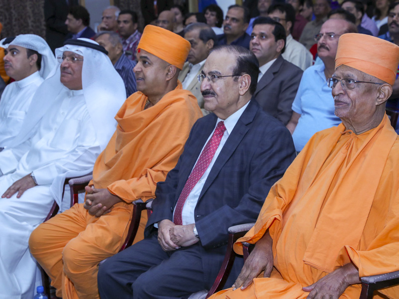 Pujya Doctor Swami, Brahmavihari Swami and guests during the assembly