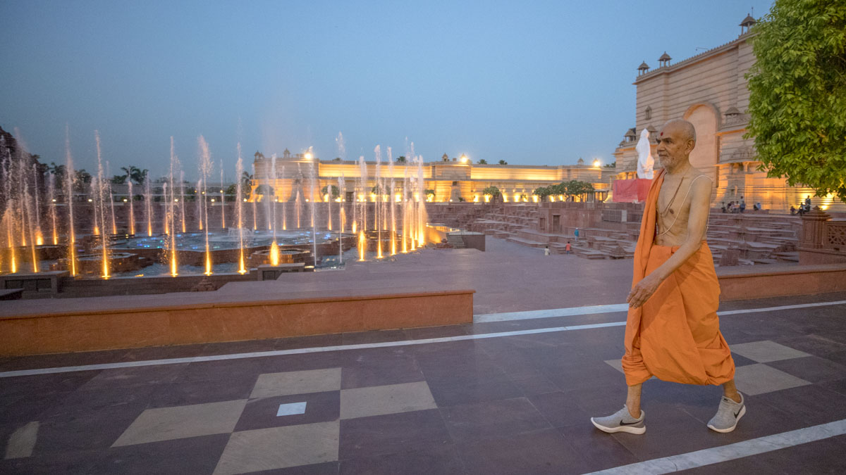 Swamishri during his evening walk