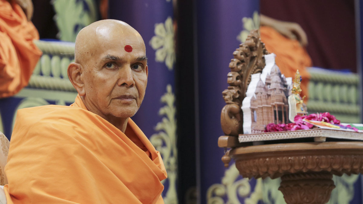 Swamishri during a shibir session