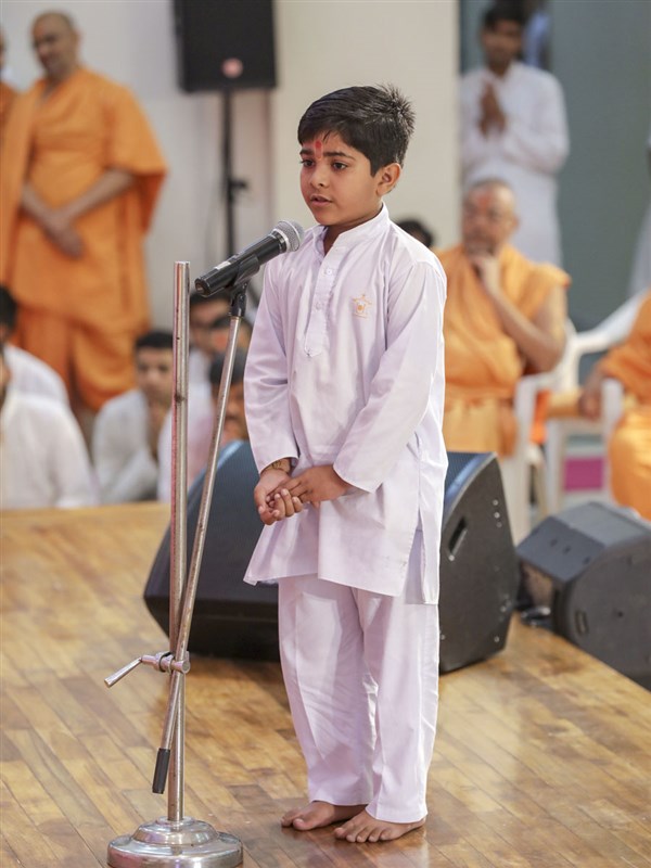 A child presents before Swamishri