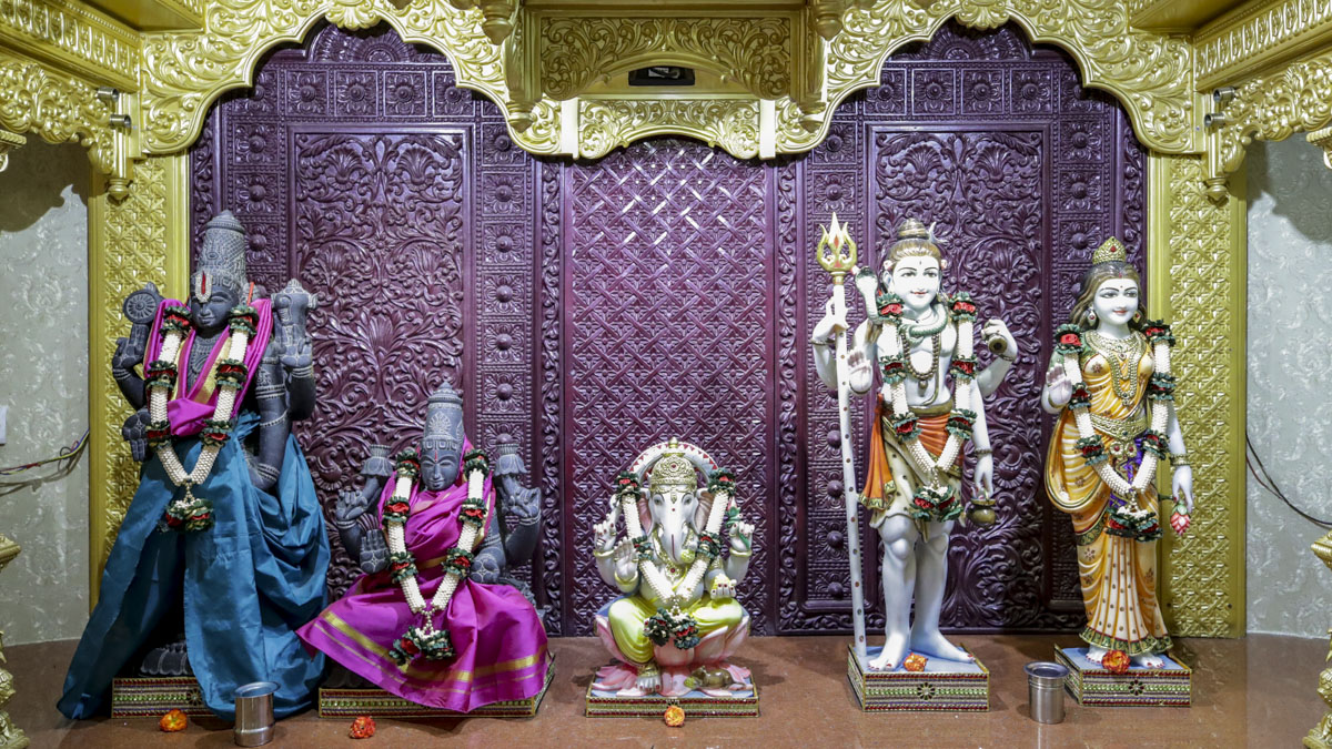 Murtis of BAPS Shri Swaminarayan Mandir, Bengaluru