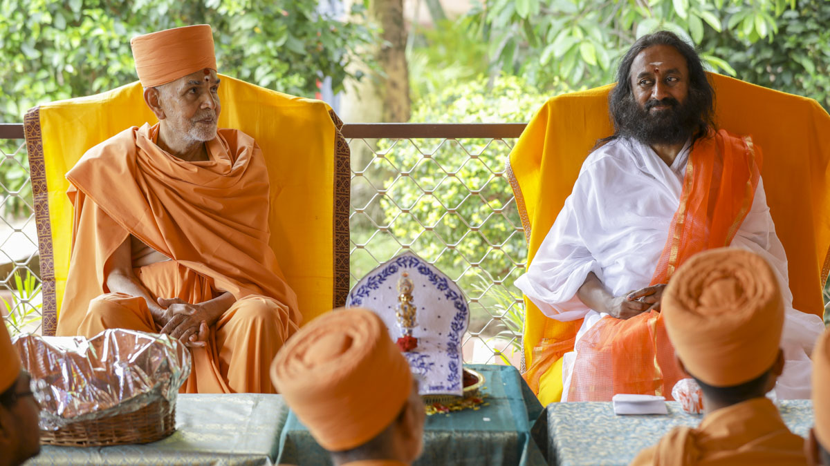 Sri Sri Ravi Shankar and Swamishri 