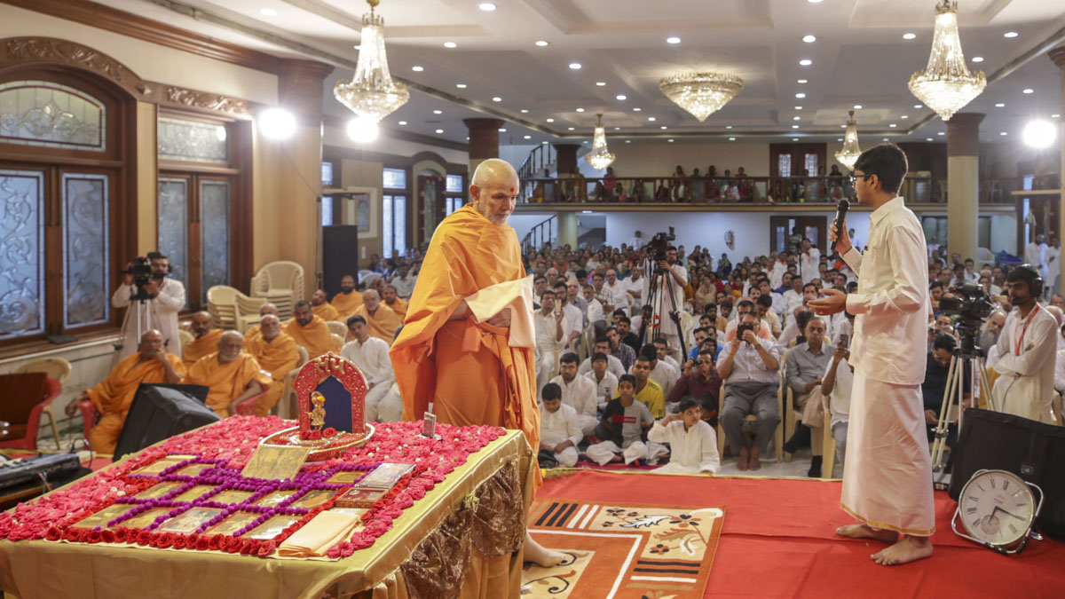 A youth presents before Swamishri