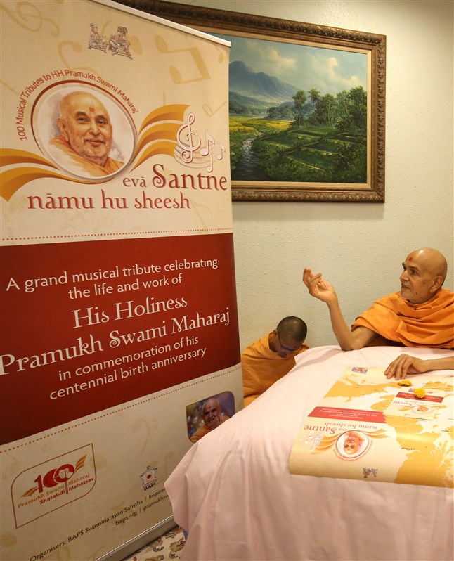 Mahant Swami Maharaj observes the banner - Singapore, 6 April 2018