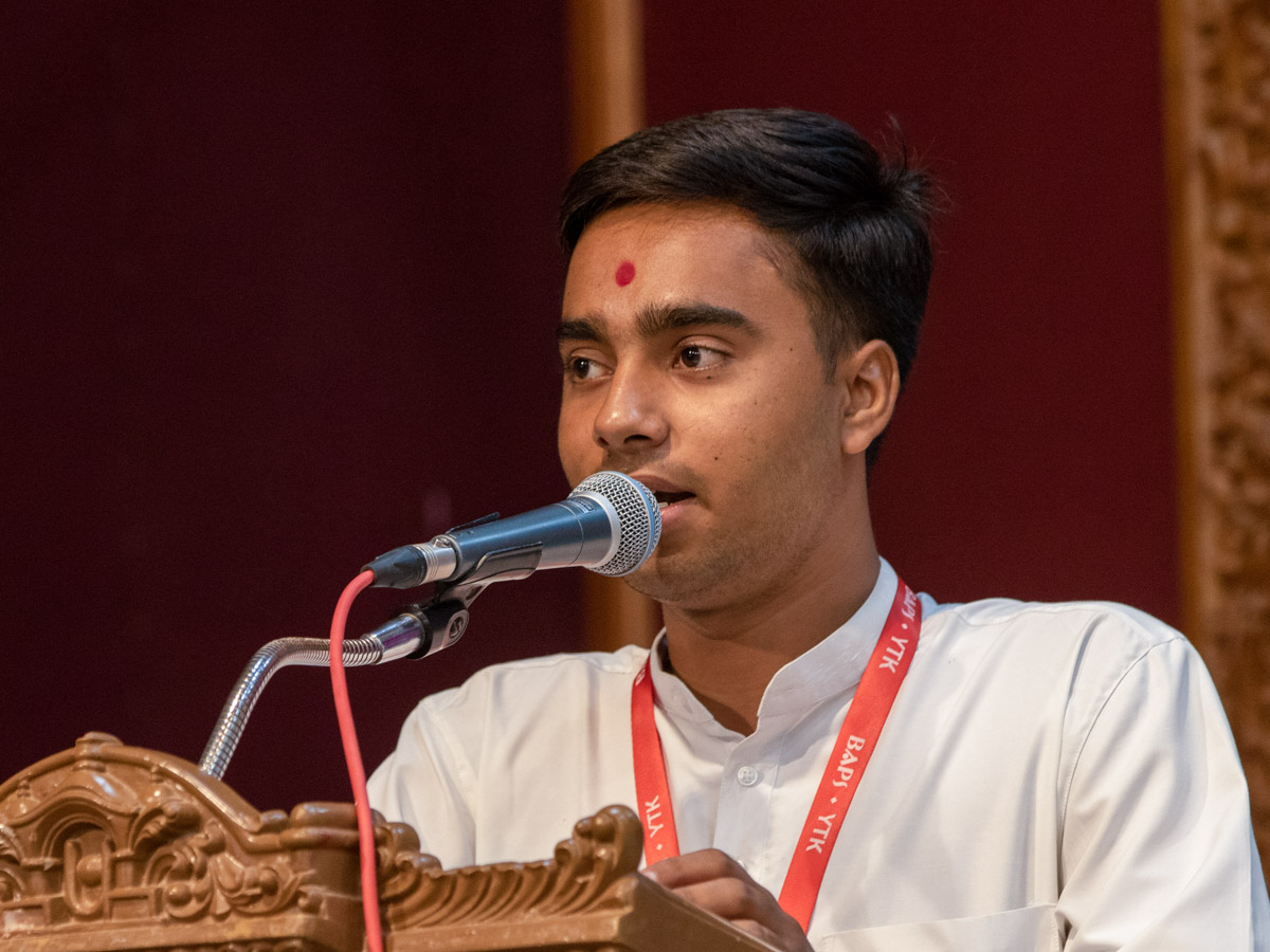 Yuva Talim Kendra (YTK) youth addresses the evening satsang assembly