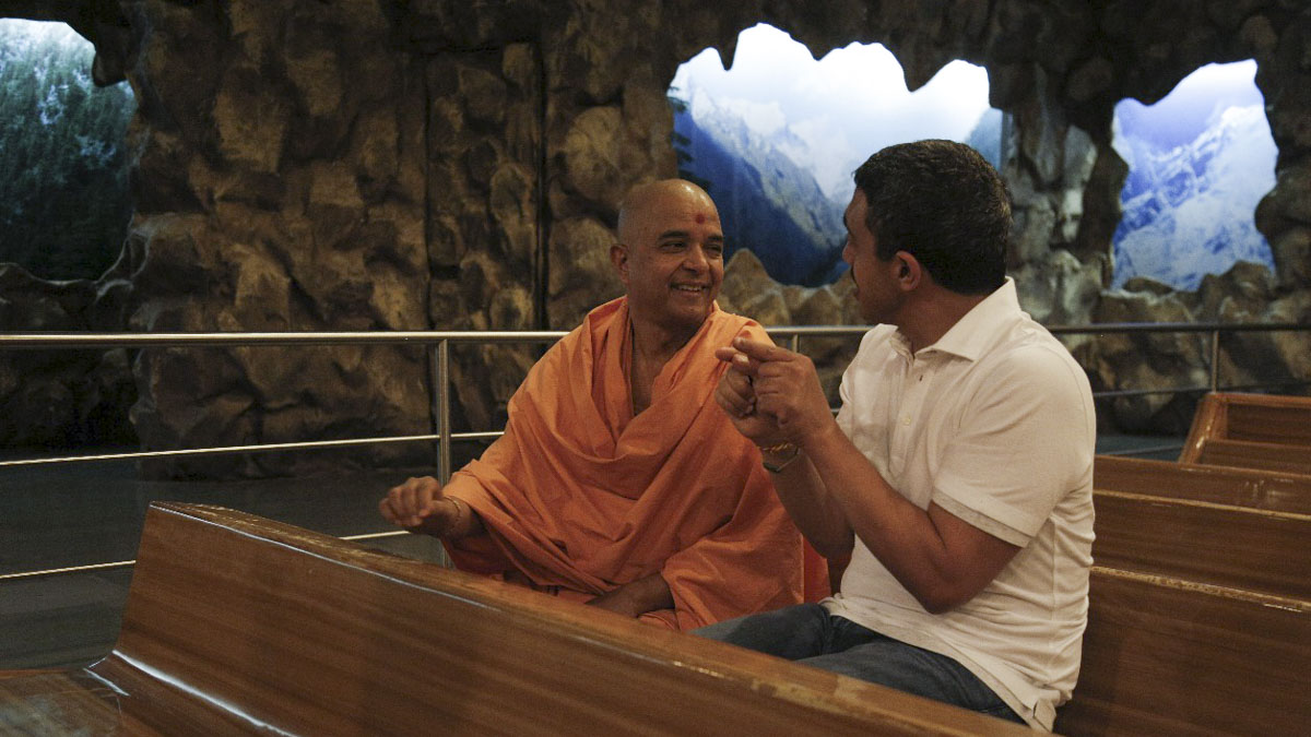 His Highness Sheikh Abdullah bin Zayed Al Nahyan partakes in Sanskruti Darshan - Cultural Boat Ride