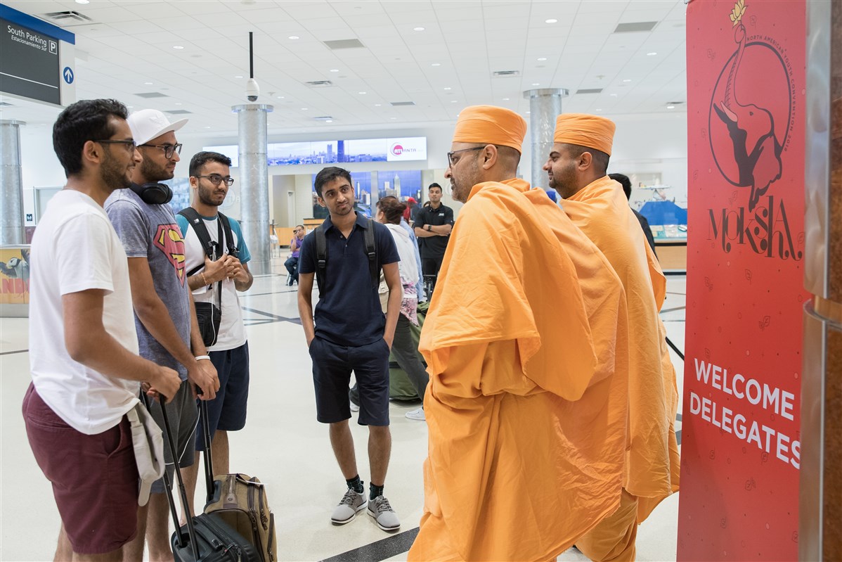 Delegates are greeted by Pujya Swamis at the airport