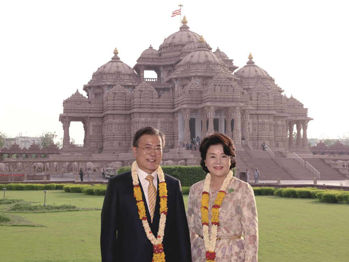 His Excellency Moon Jae-in, President of the Republic of Korea, and First Lady Kim Jung-sook visit Swaminarayan Akshardham in New Delhi