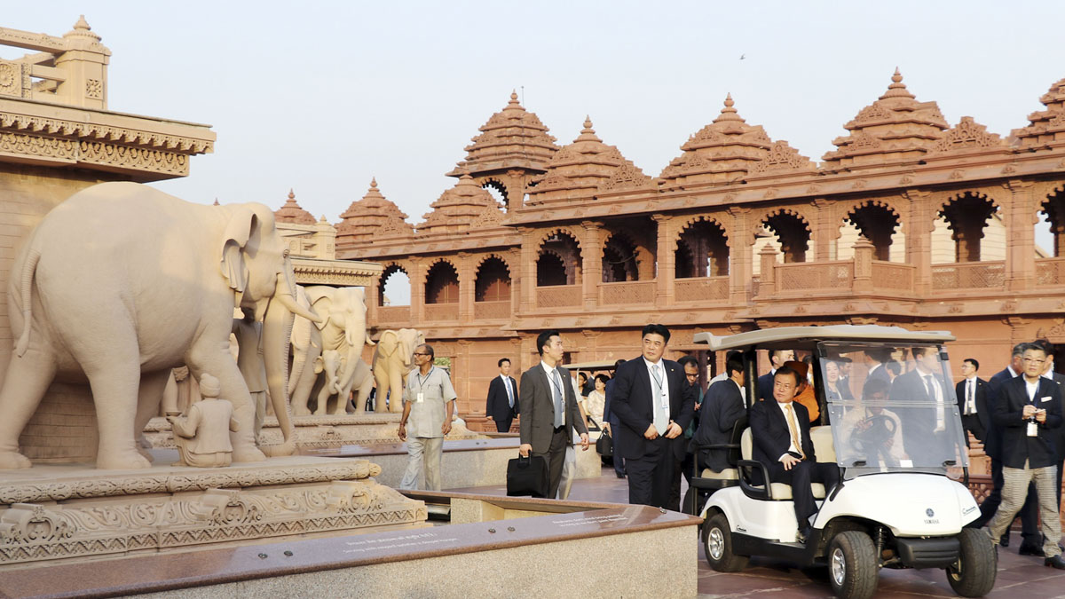 The Korean delegation views the Gajendra Pithika (Elephant Plinth) that depicts messages of social harmony, peace and spirituality
