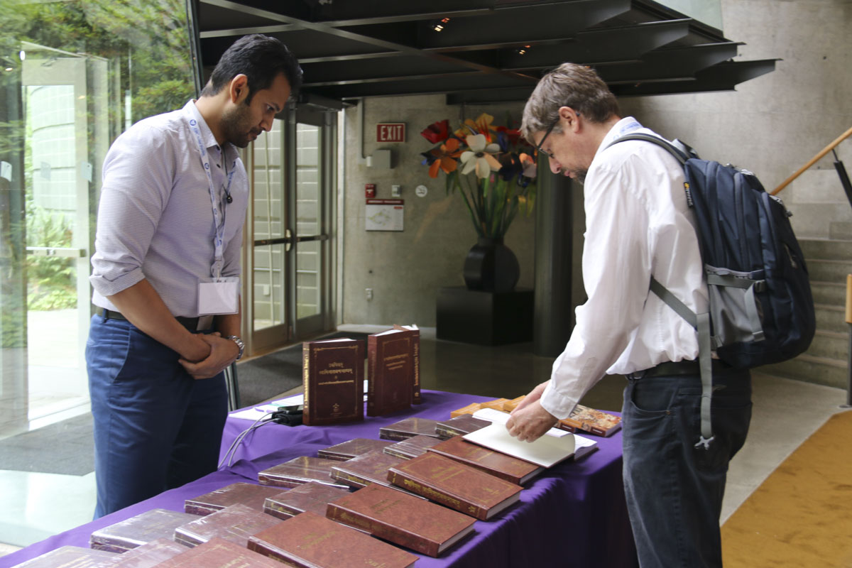 Sanskrit scholars examine the Swaminarayan Bhashya and Swaminarayan Siddhant after their launch at the World Sanskrit Conference. 