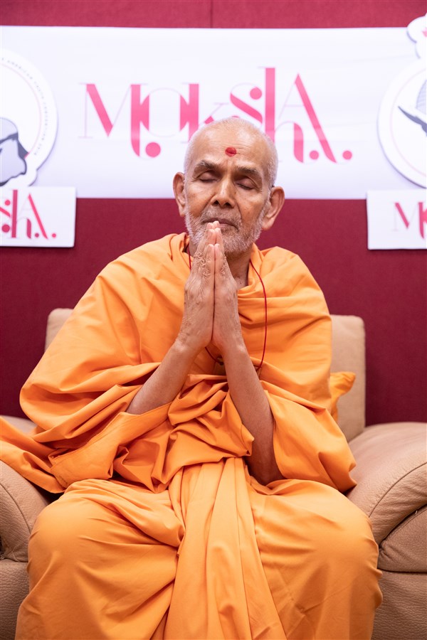 Swamishri in a divine mood
