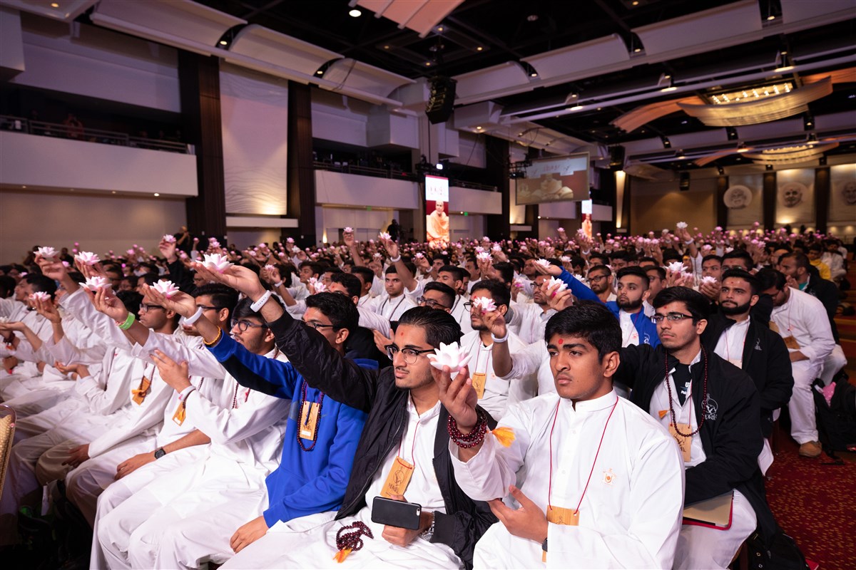 Delegates raise a lotus with Swamishri
