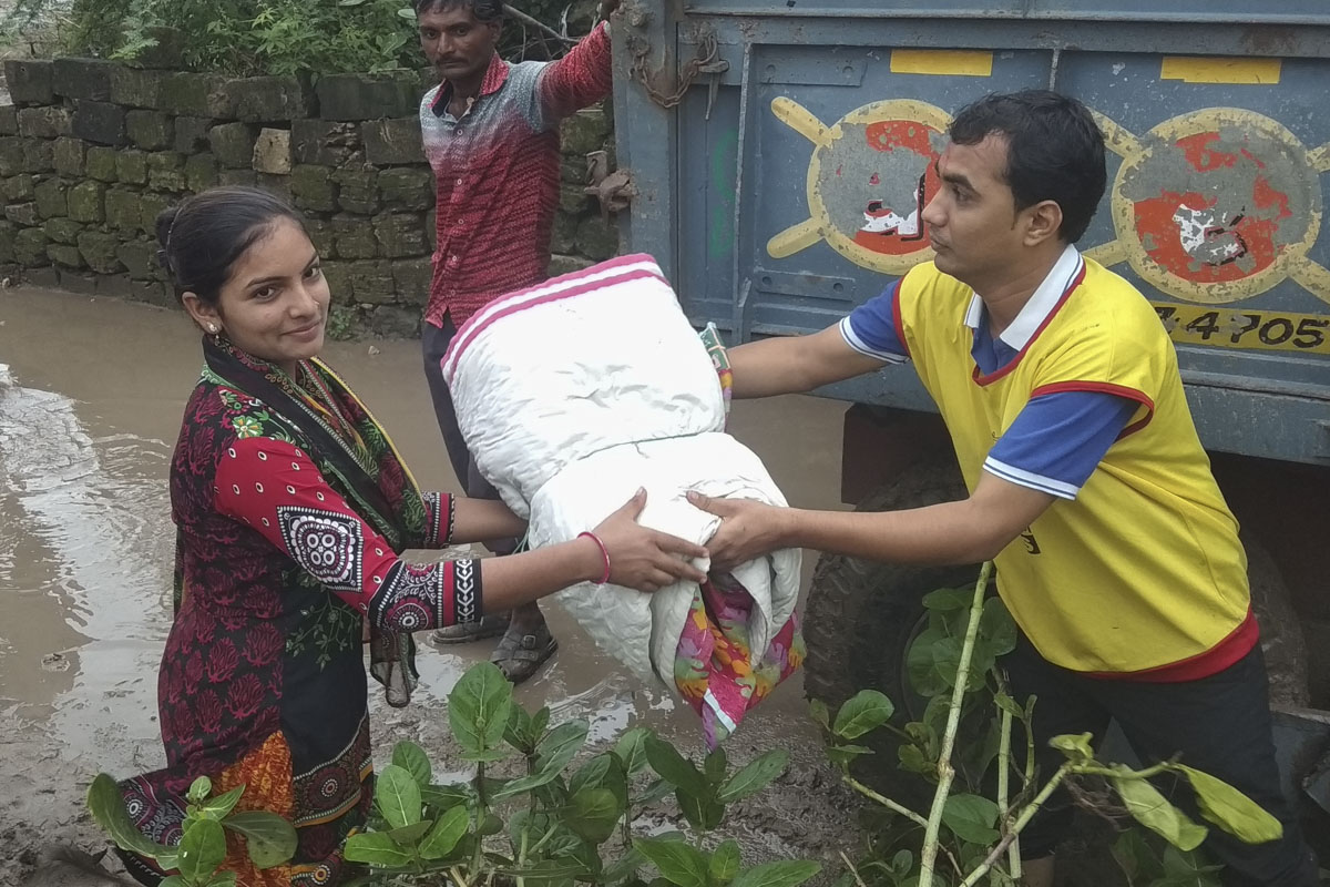 BAPS flood relief services, Gir Gadhada, 2018