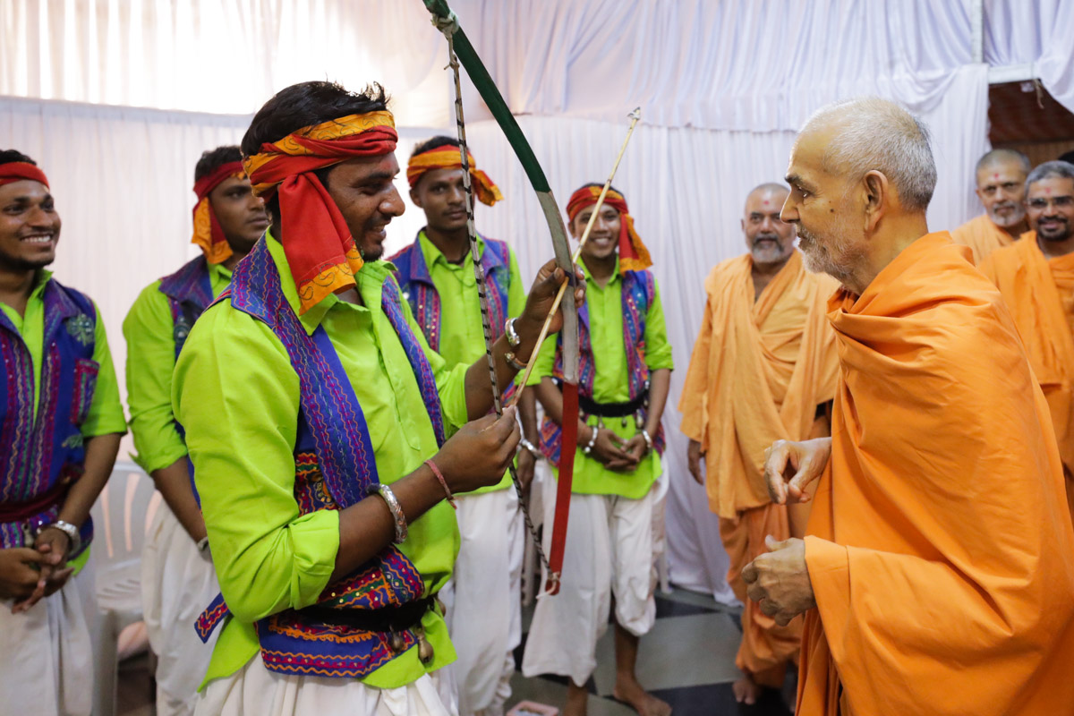 Swamishri blesses a tribal devotee