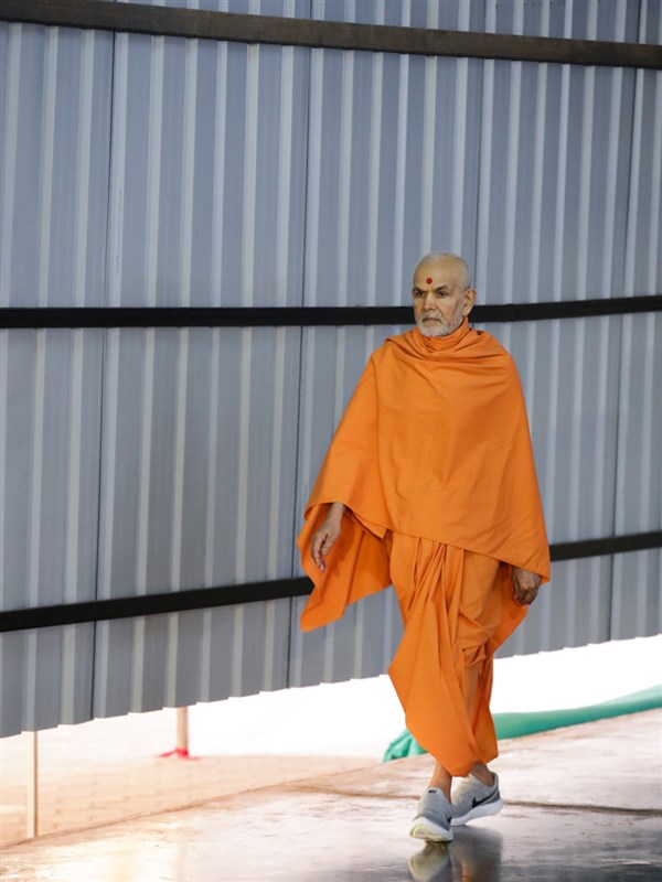 Swamishri during his evening walk