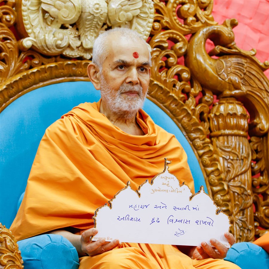 Swamishri displays a message