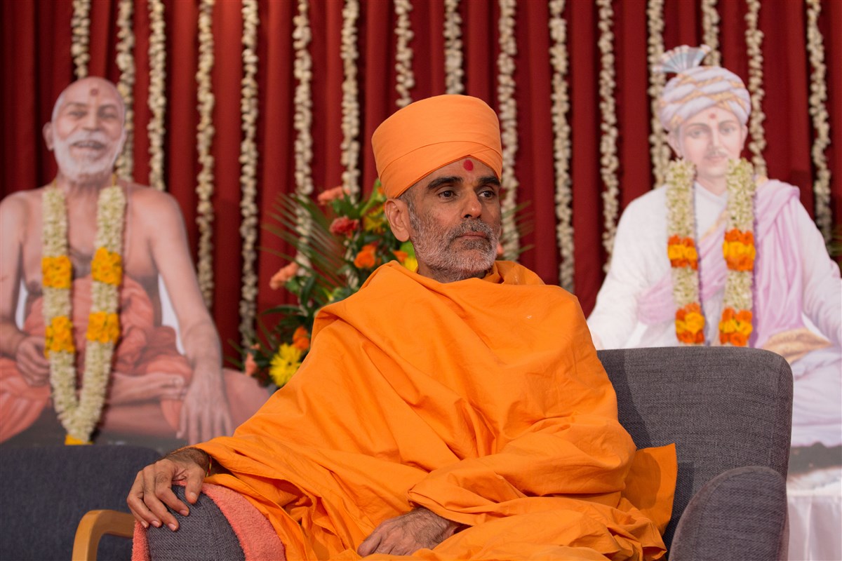 Anandswarupdas Swami graces the mandir inauguration assembly