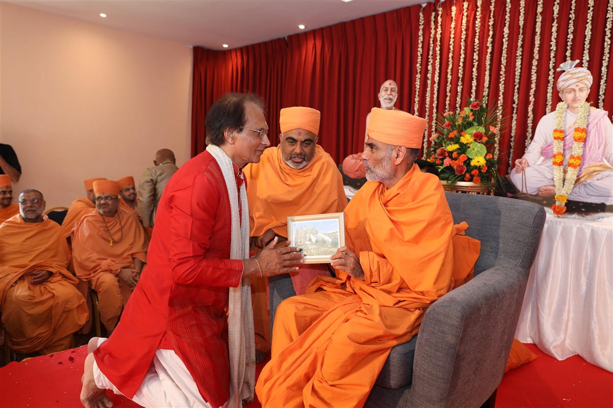 Senior volunteers are felicitated for their efforts in helping bring the mandir complex to fruition