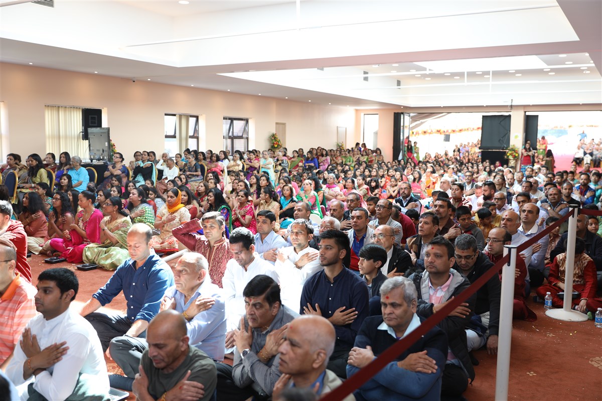 Devotees participate in the mandir inauguration mahapuja