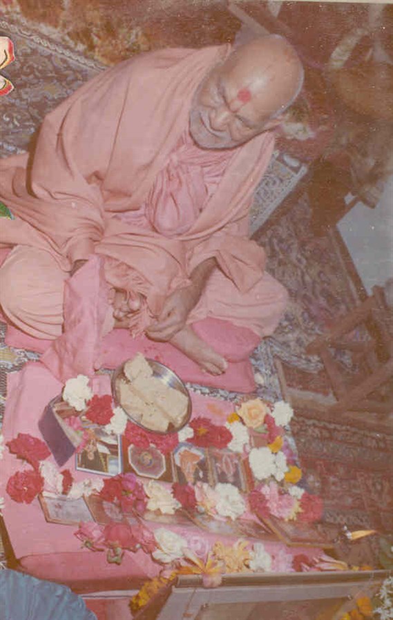 Yogiji Maharaj performs his morning puja at the home of a devotee, Forest Gate, 1970