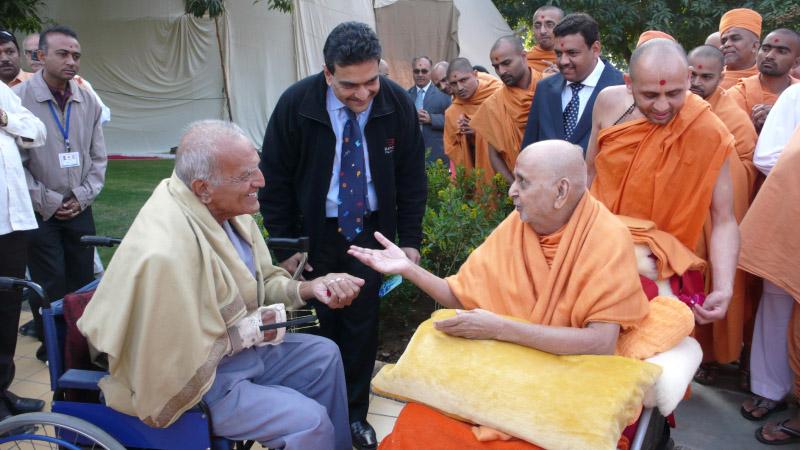 Swamishri blesses an old devotee