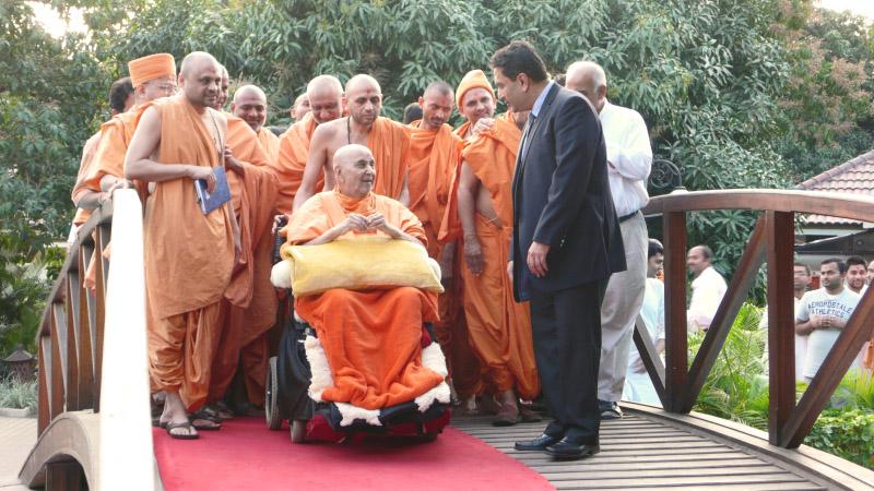 Swamishri visits Madhubhan