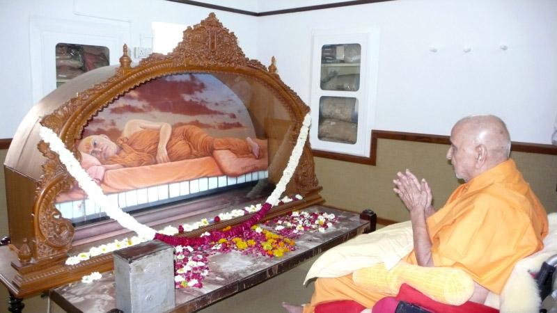 Swamishri engaged in darshan of Shastriji Maharaj's room