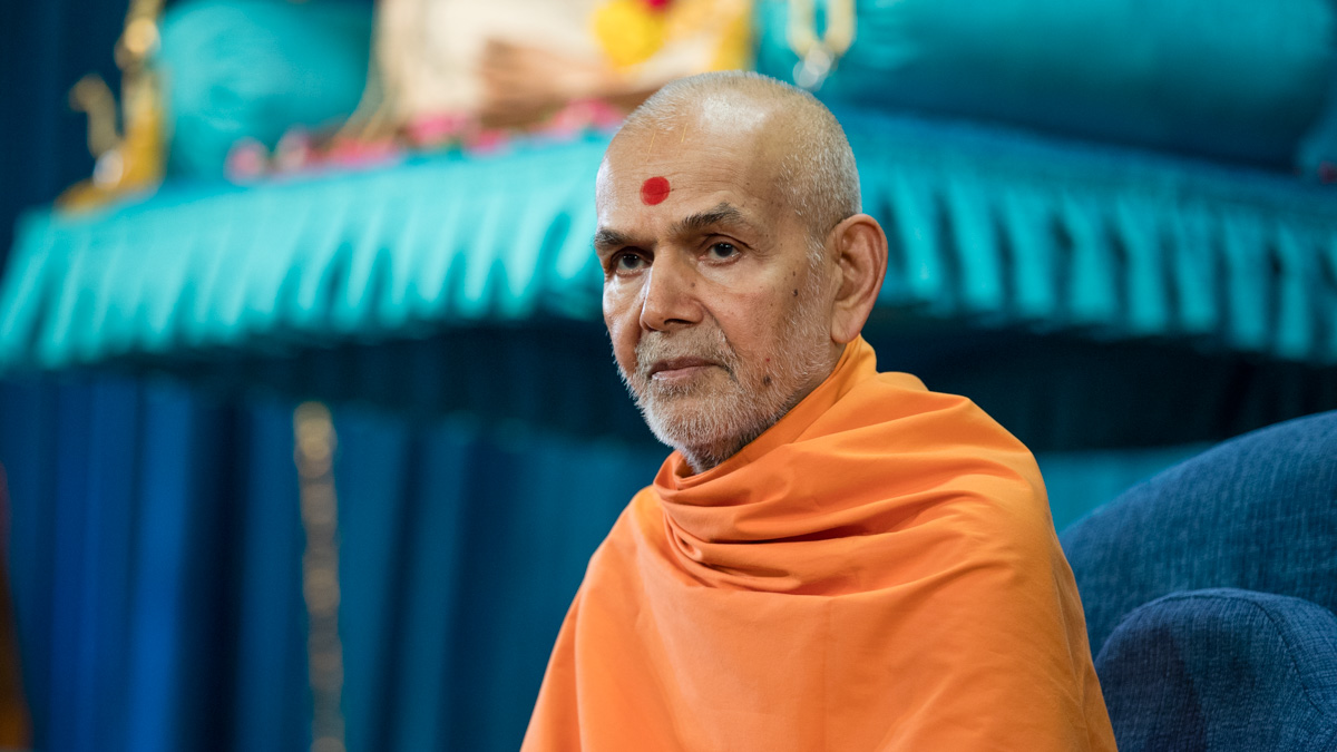 Swamishri during the morning assembly
