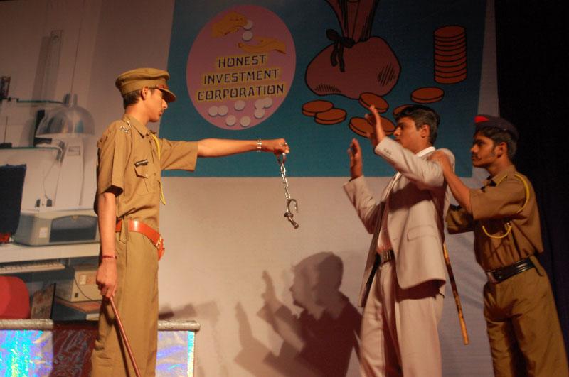 Youths perform a drama before Swamishri