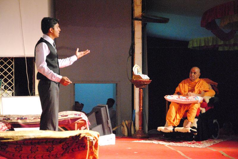  Youths perform a cultural program before Swamishri