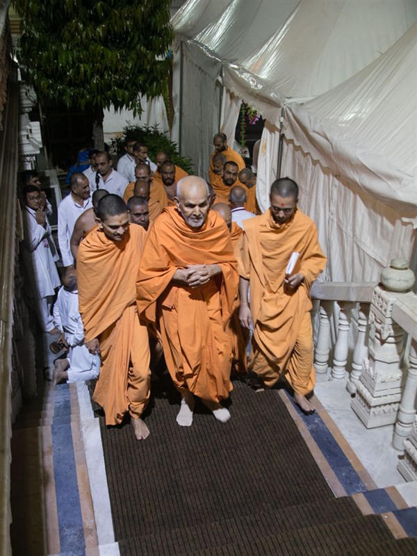 Swamishri climbs the mandir steps