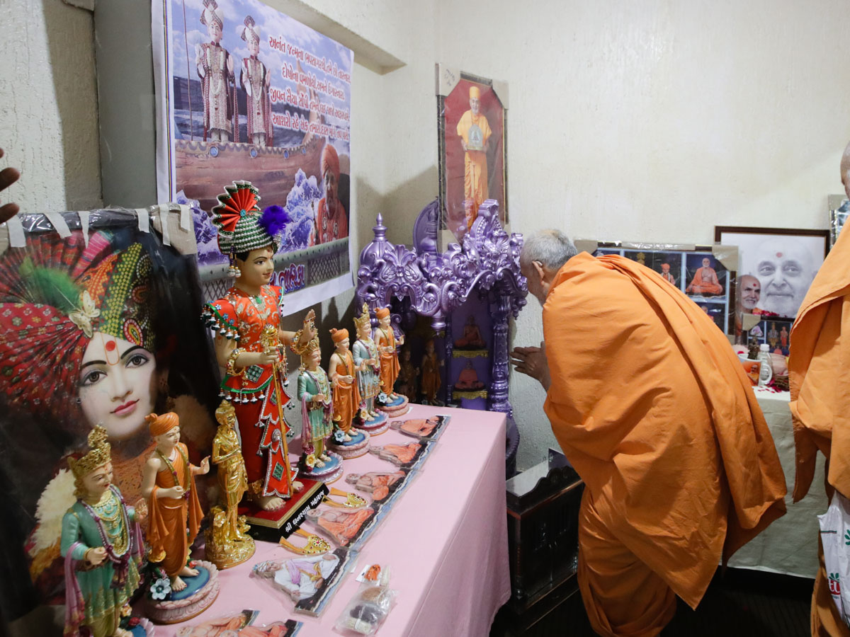 Swamishri sanctifies murtis