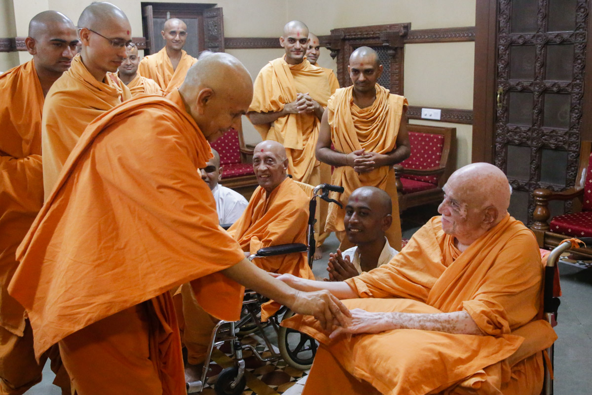 Swamishri blesses Devcharan Swami