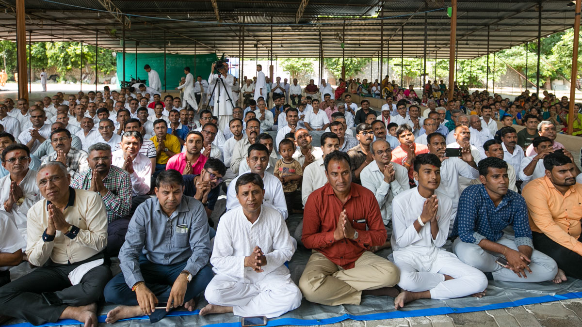Parents and relatives of sadhaks during the assembly