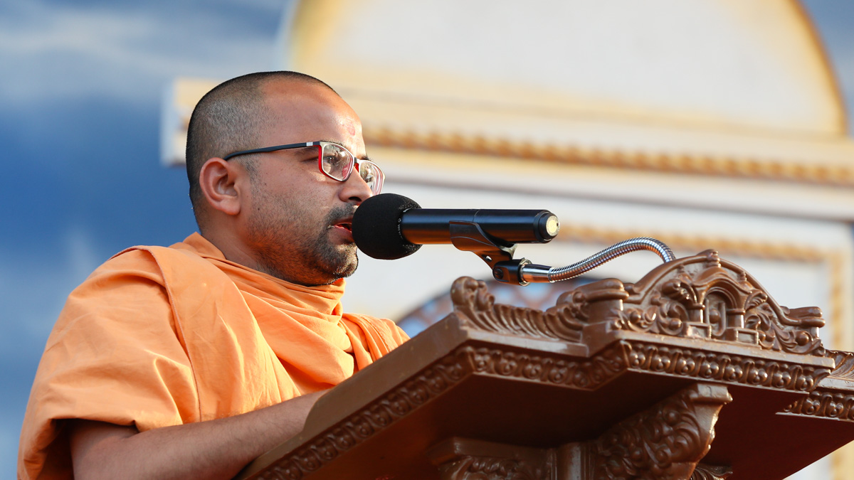 Gnanvijay Swami addresses the assembly